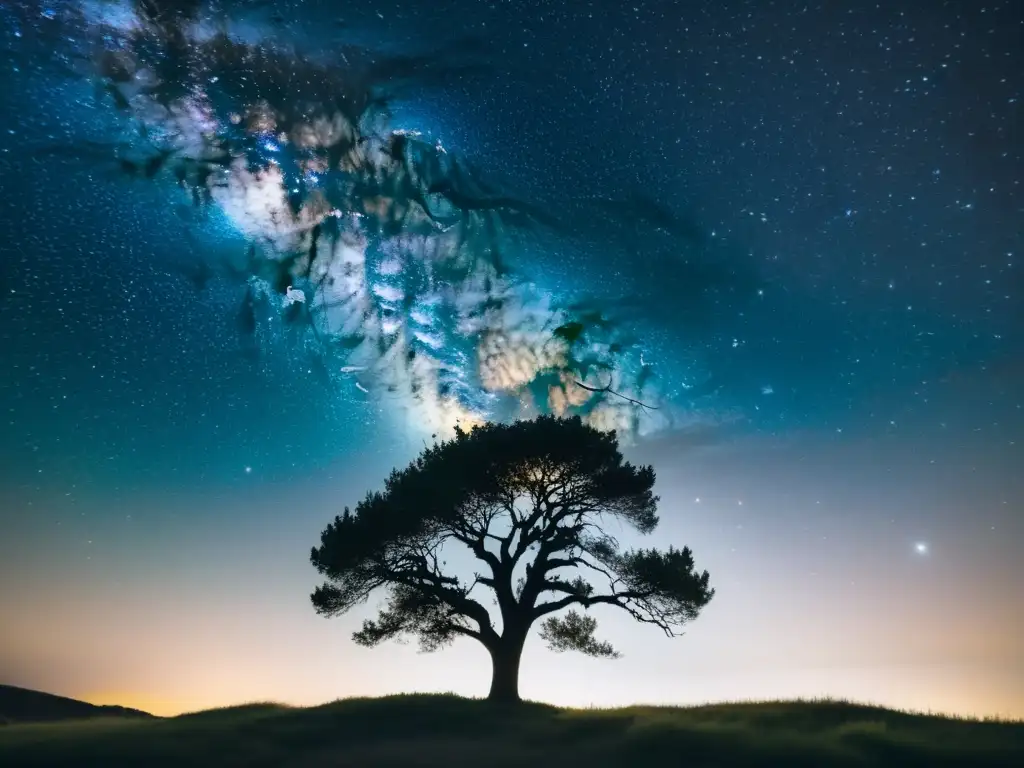 Una fotografía vintage del cielo estrellado con la Vía Láctea en el horizonte