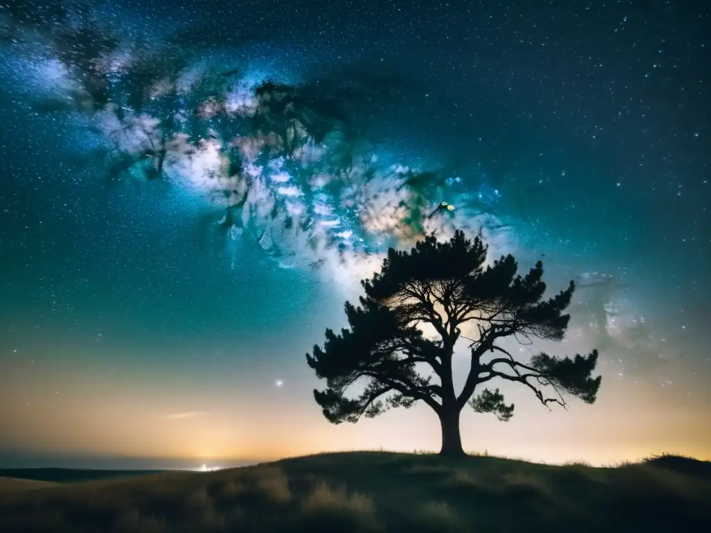 Consejos para fotografiar la Vía Láctea: Una mágica noche estrellada con la galaxia en primer plano, destacando un árbol solitario